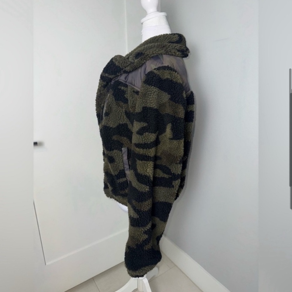 Generation Love Cedric Camouflage Fleece/Size Medium - Picture 5 of 9